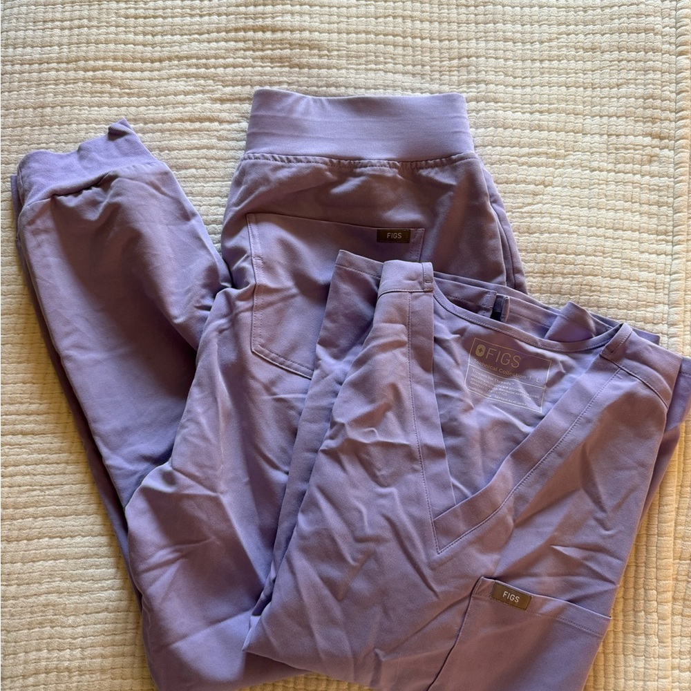Figs Women's Lavender Dew Scrub Set